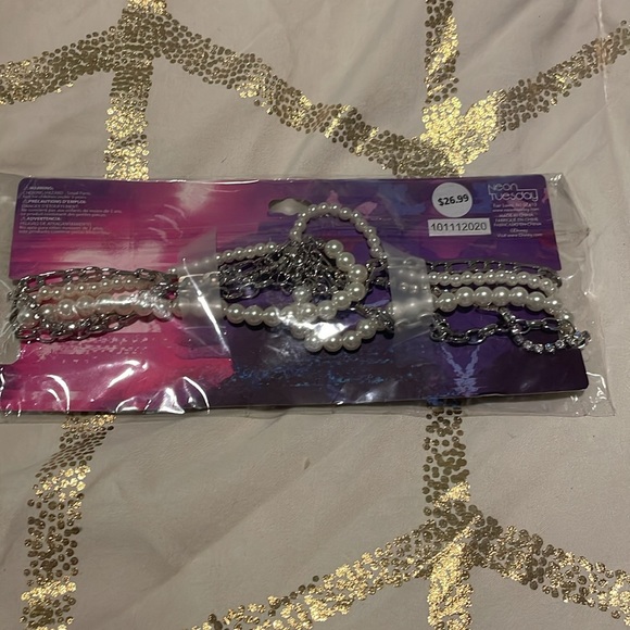 NWT Disney Villains Ursula Necklace - Picture 2 of 2